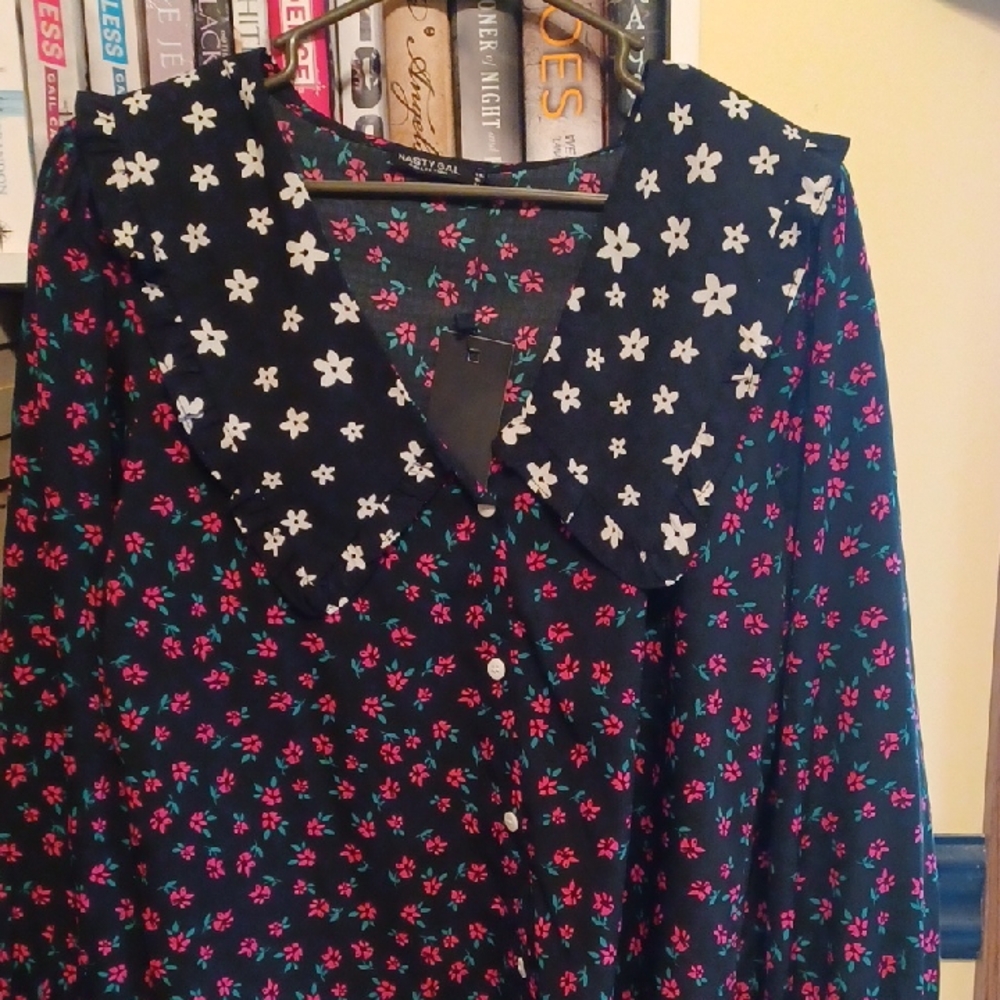 Nasty Gal Floral Black Mixed Print Blouse with Large Collar Size 12 NWT